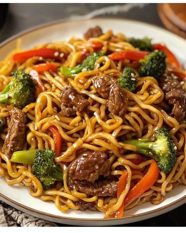 Macarrão Frito de Carne P (1 Pessoa)